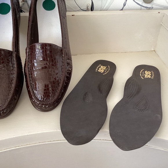 SAS Brown Croc Embossed Patent Leather Simplify Tripad Slip On Loafer EUC 9.5 W - Picture 8 of 10